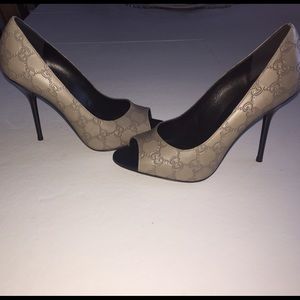 Gucci Peep toe Pumps