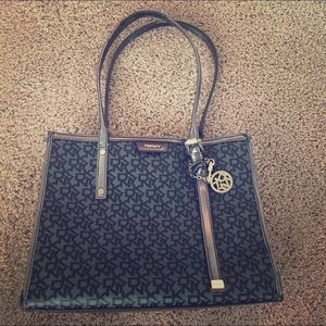 DKNY classic black purse handbag - medium