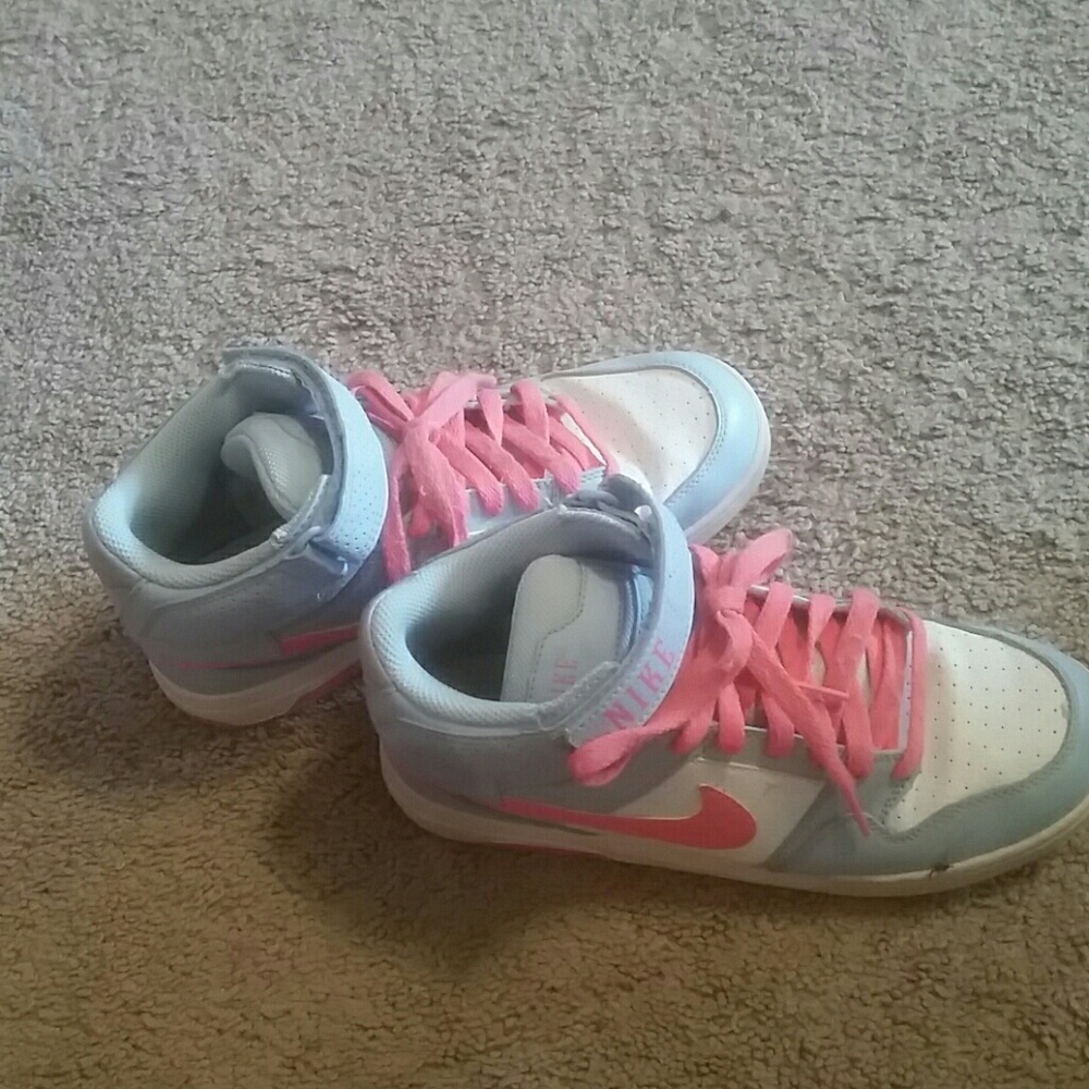 Youth nikes shoes