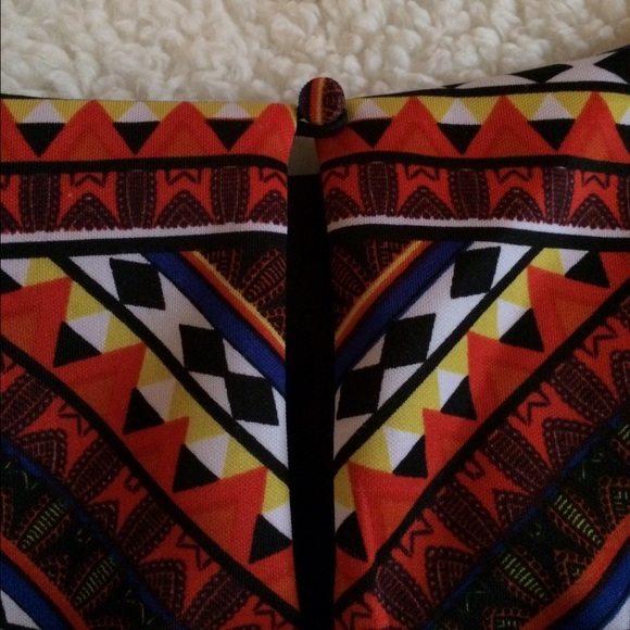 Patterned Crop - Picture 3 of 3