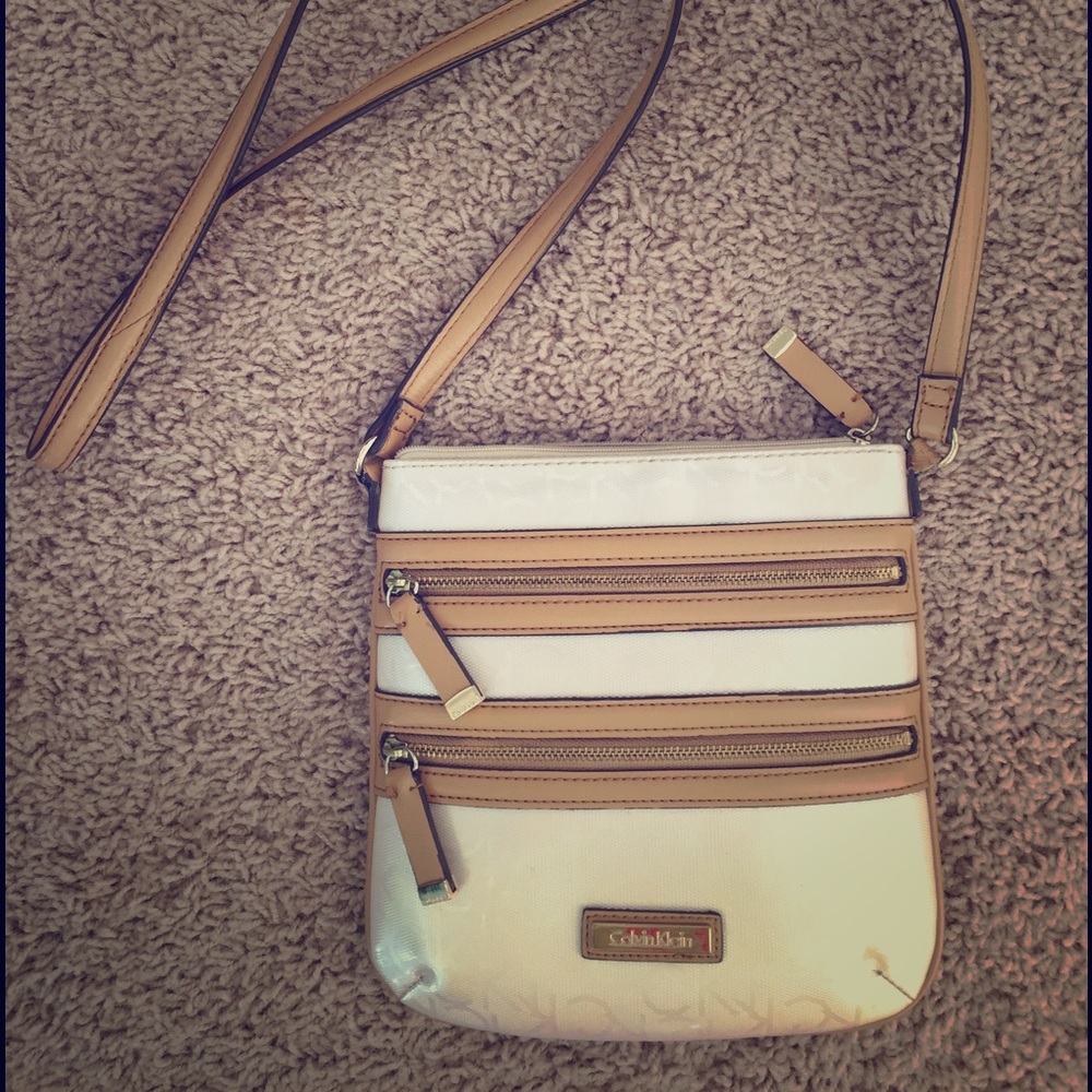 Calvin Klein CK cross body hand bag, purse. White.