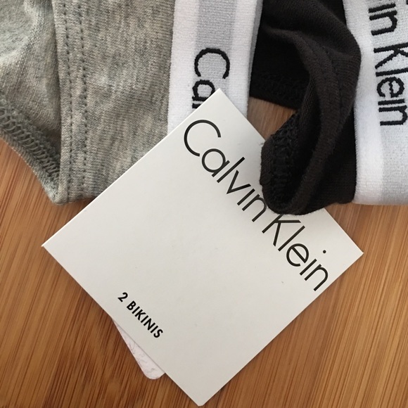 "FREE" Calvin Klein underwear set - Picture 3 of 3