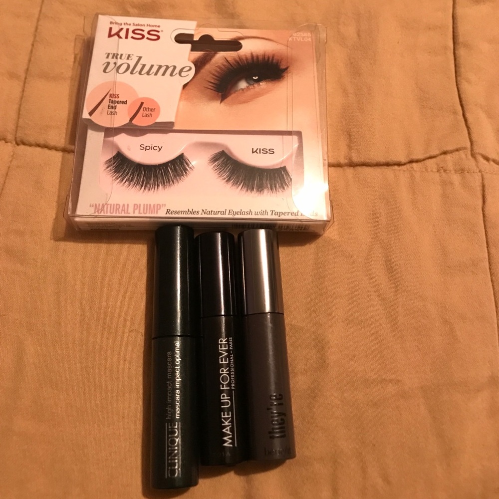 Fake lashes + 3 mascaras up for grabs!