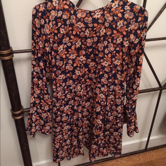 Design Lab Bell Sleeve Dress - Picture 4 of 7