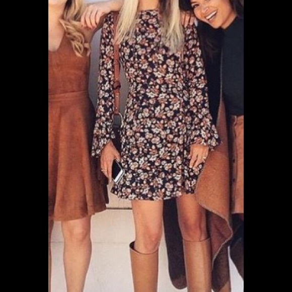 Design Lab Bell Sleeve Dress - Picture 2 of 7