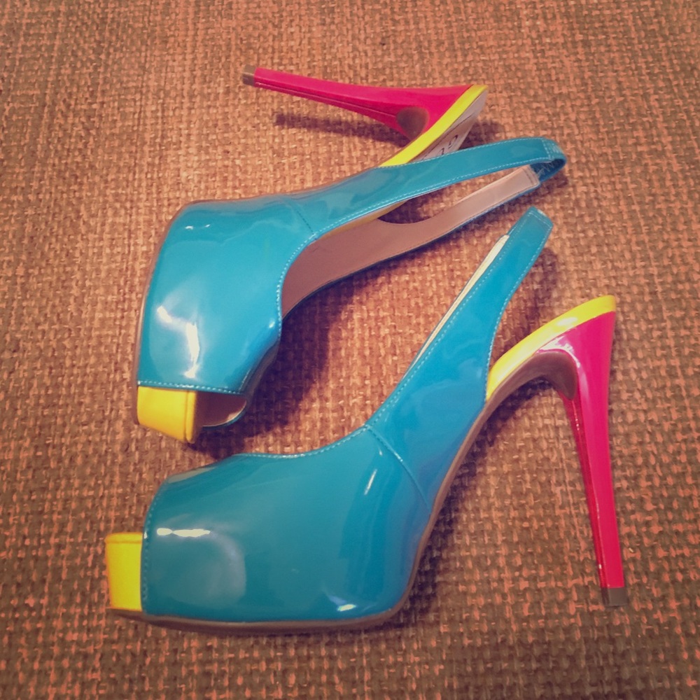Neon Guess heals size 61/2