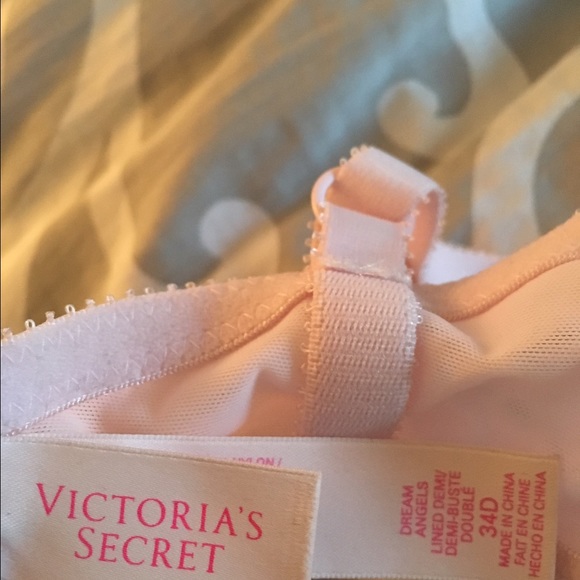 Beautiful lace Victoria's Secret bra - Picture 2 of 2