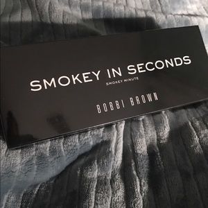 Bobbi Brown smokey in seconds