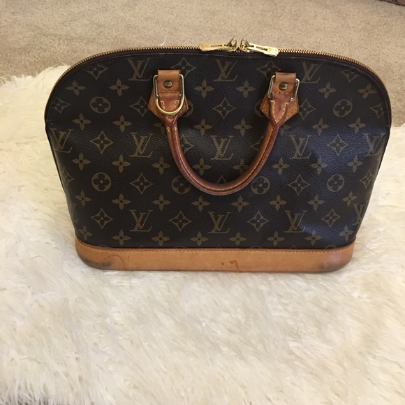 Louis Vuitton Handbags - ✨Louis Vuitton Alma satchel✨