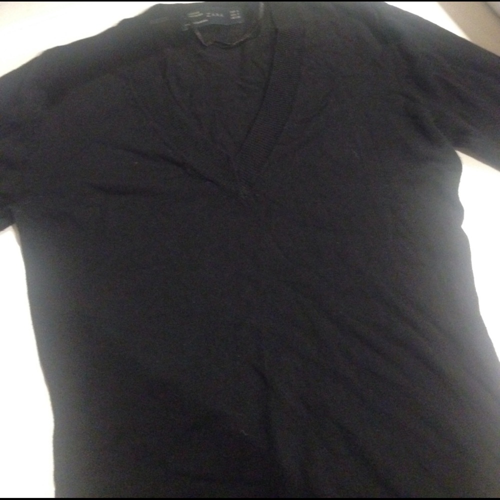 Zara black V-neck sweater. Size small ❤