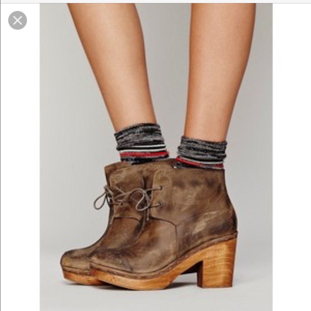ISO Free people I'm with a dreamer clog boot🌼🌼