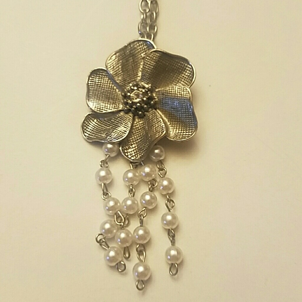 Long Necklace with Flower