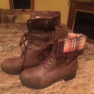 Fold over brown combat boots new Sz 7
