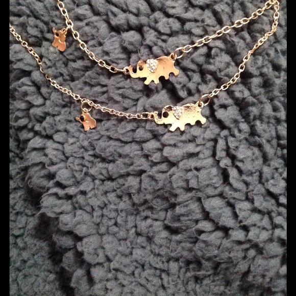 Mommy and baby elephant necklace. - Picture 3 of 3