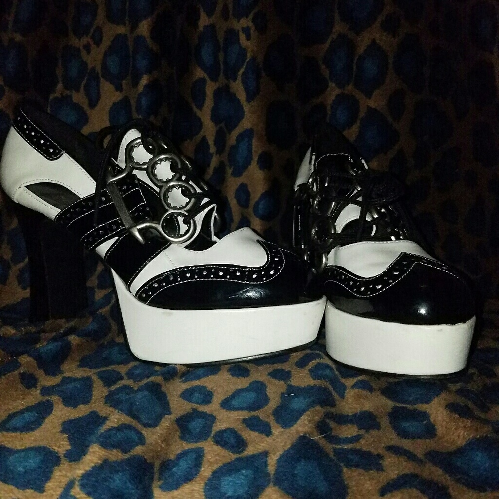 Brass knuckle lace up heels