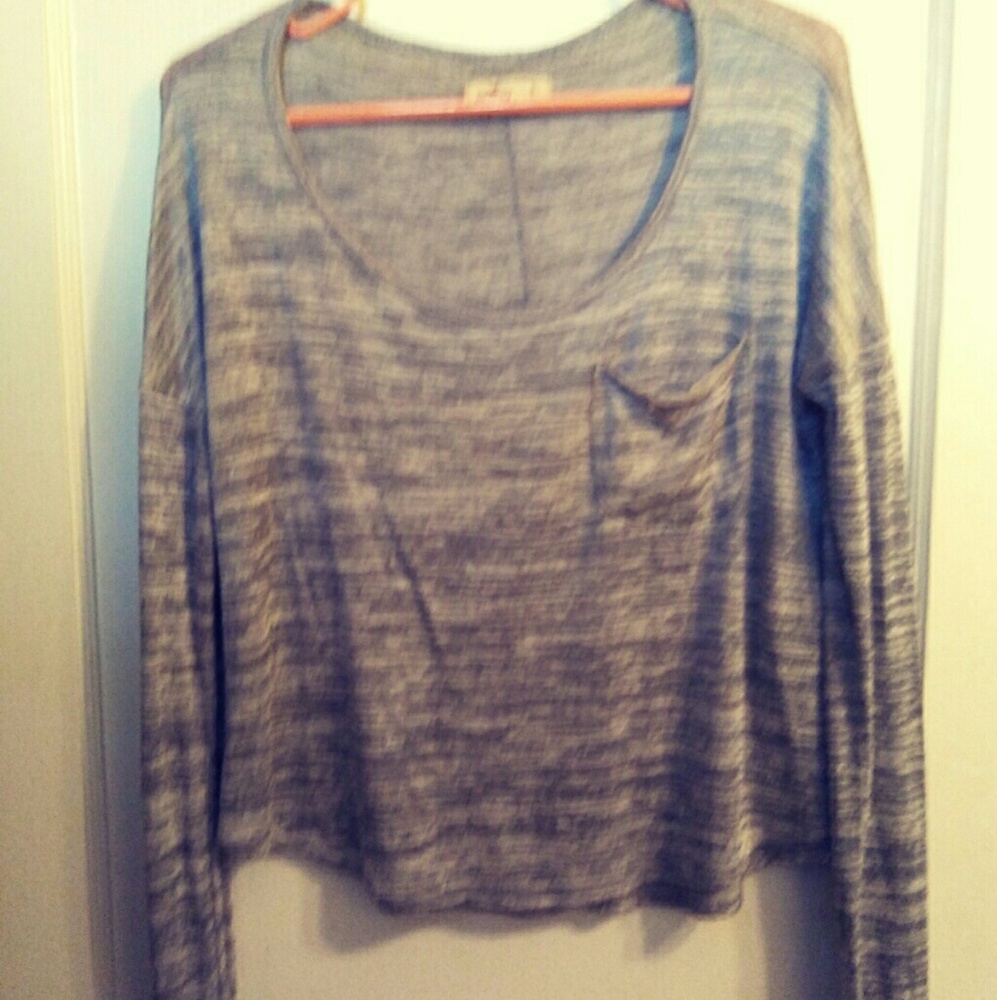 Grey hollister shirt