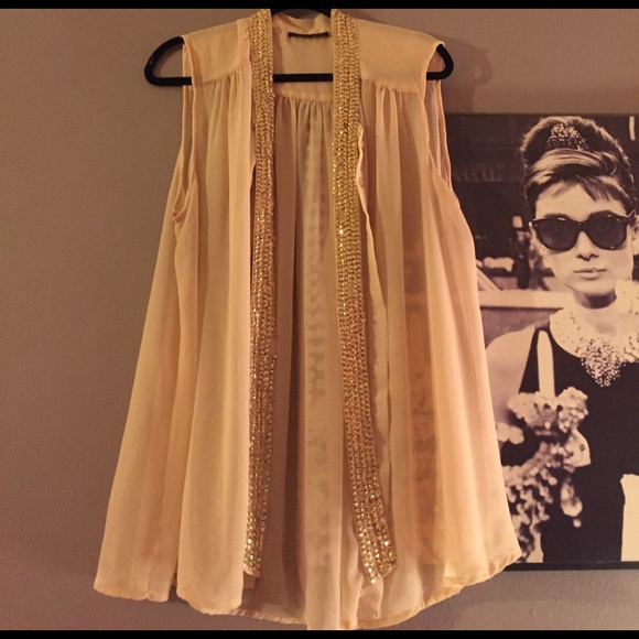Short sleeved sequence blouse. - Picture 1 of 5