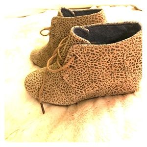 Toms Desert Wedges size 9 never worn