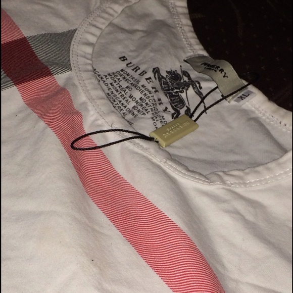 Burberry - Picture 2 of 3