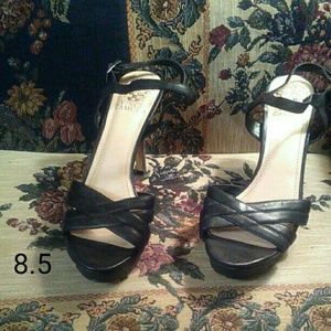 Vince camto sz 8.5 black strappy high heel sandals