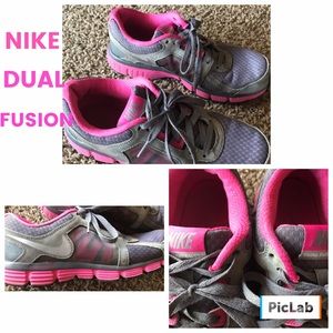 NIKE DUAL FUSION ST2-Excellent Condition