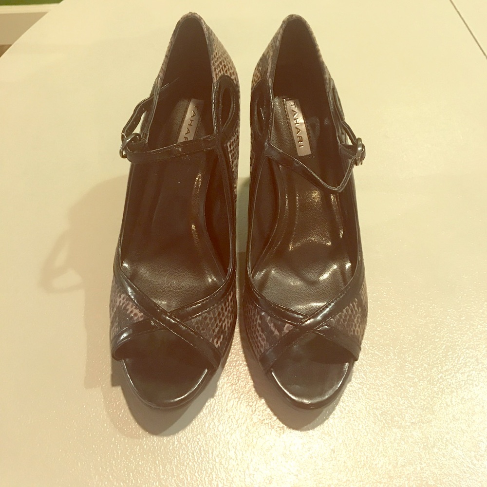 Brand new! Adorable tahari heels!