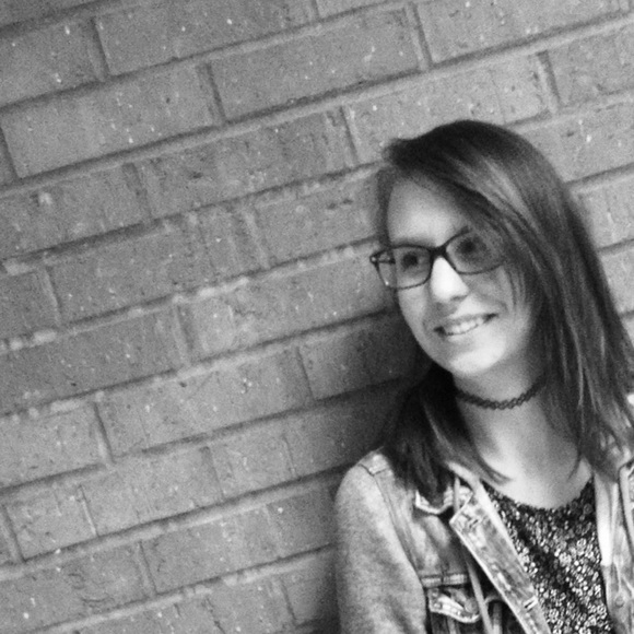 Meet your Posher, Kendall - Picture 1 of 1