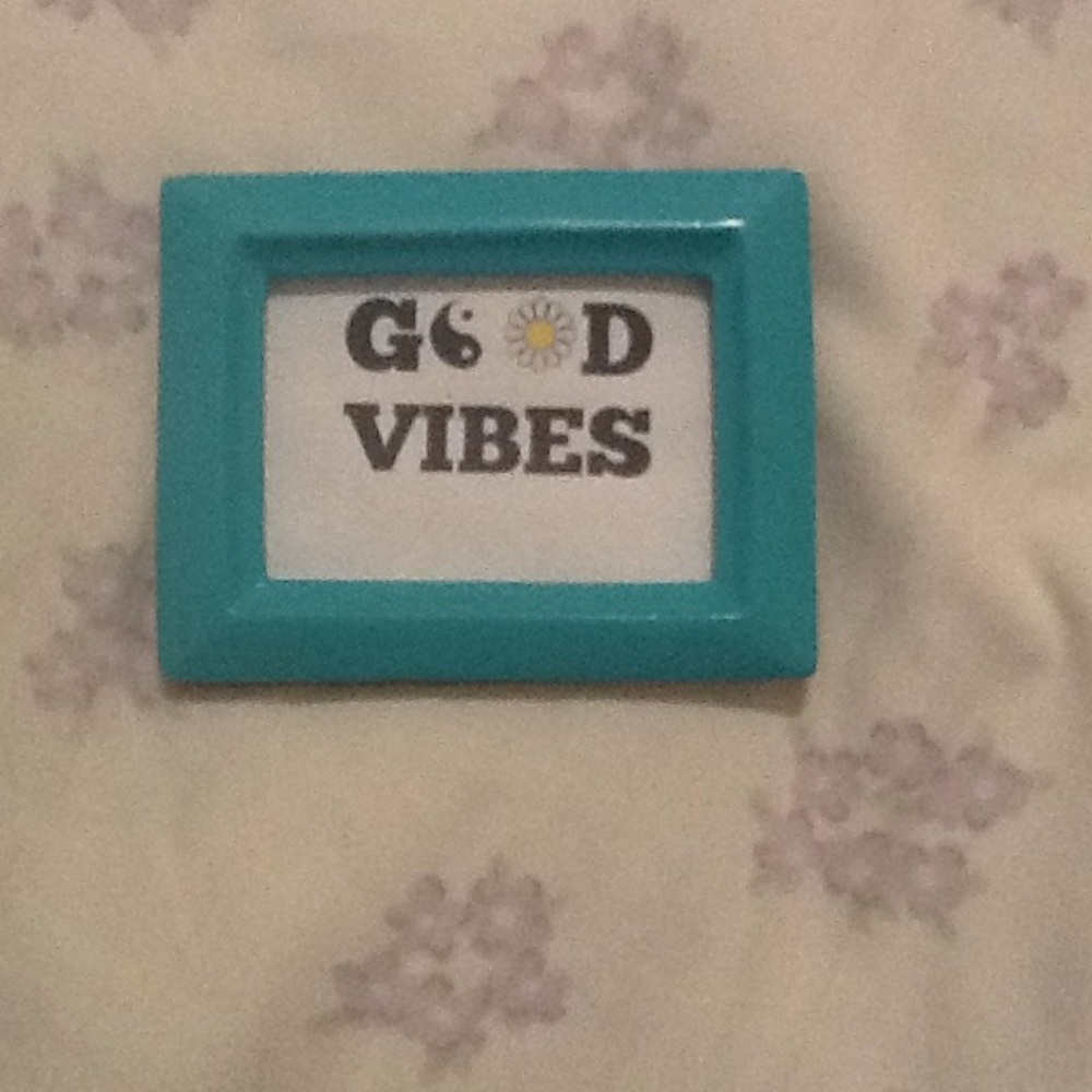Good vibes frame