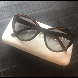 Versace  Cateye Sunglasses 😎🐯
