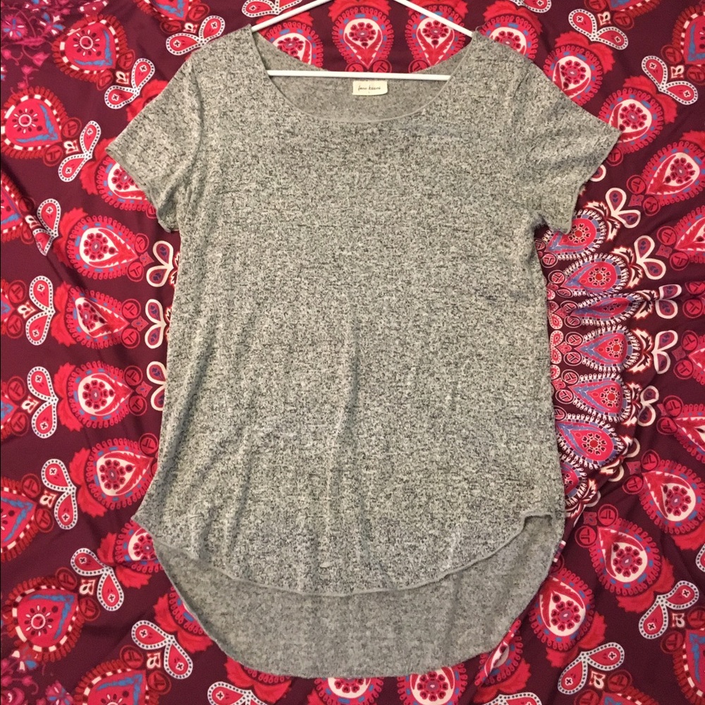Free Kisses size large grey high low super soft T