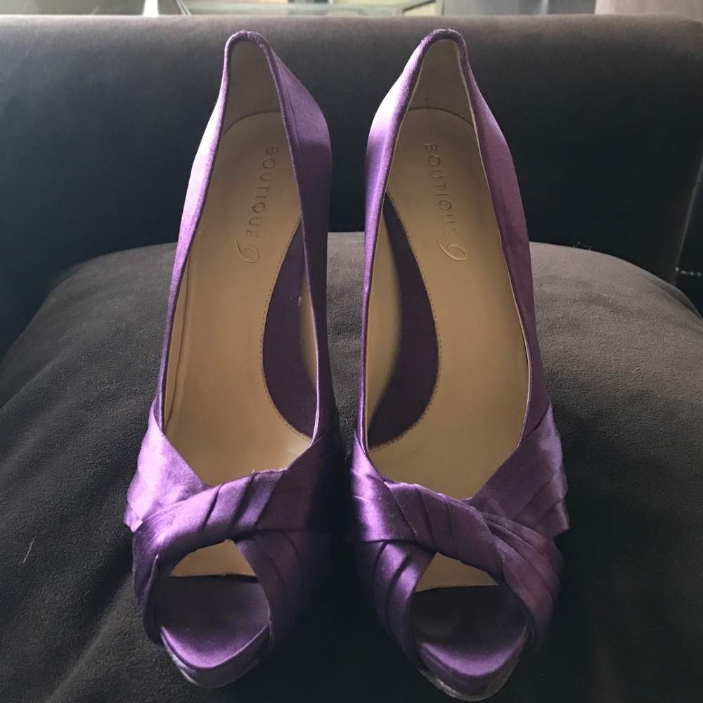 Purple open toe satin pumps