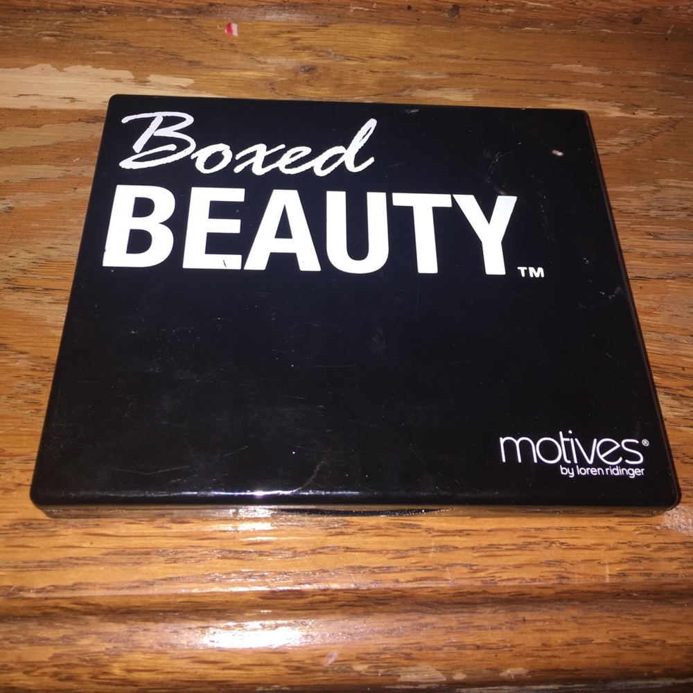 Motives boxed beauty