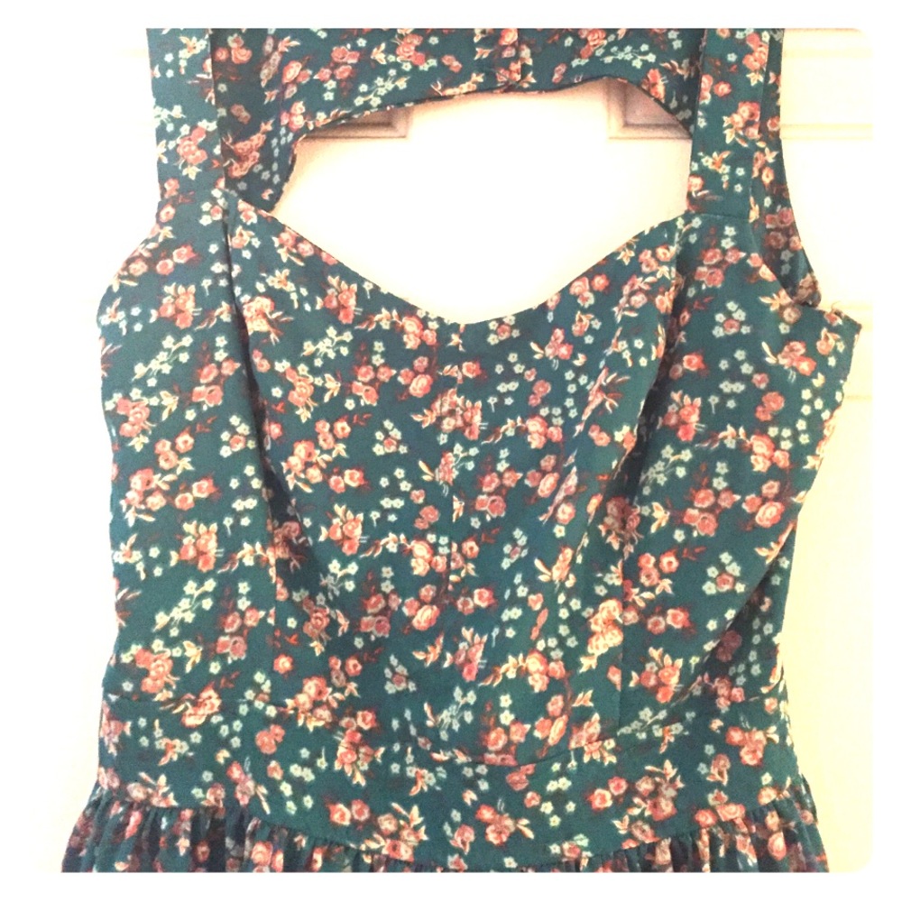 Green Floral, key hole back dress, size 9