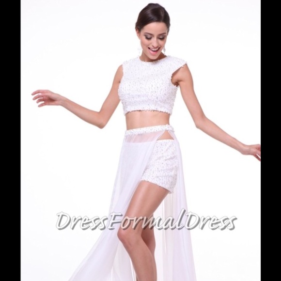NWT: Beautiful Crop top and shorts Set - Picture 1 of 3