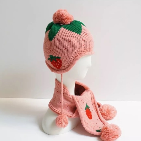 🍓TODDLER•CHILD'S PINK STRAWBERRY POM POM BEANIE🍓 - Picture 2 of 5