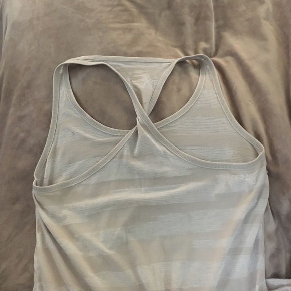 Nike gym tank with cross back - Picture 1 of 3