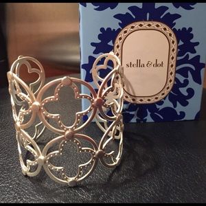 BNIB Stella and Dot Quatrefoil silver cuff