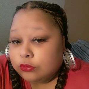 Meet your Posher, Desiree