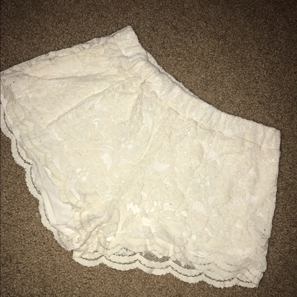 💥SALE💥Brandy Melville Lace Shorts