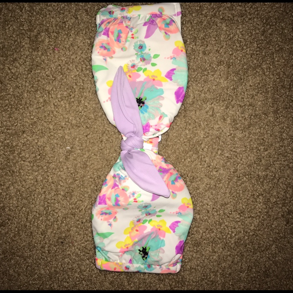 💥SALE💥Victoria's Secret Floral Bikini Top