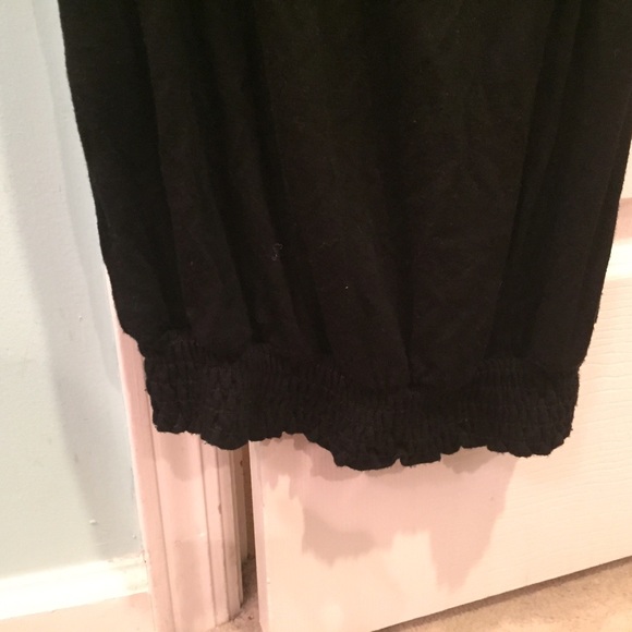 Cute black ruffle tank top - Picture 2 of 4