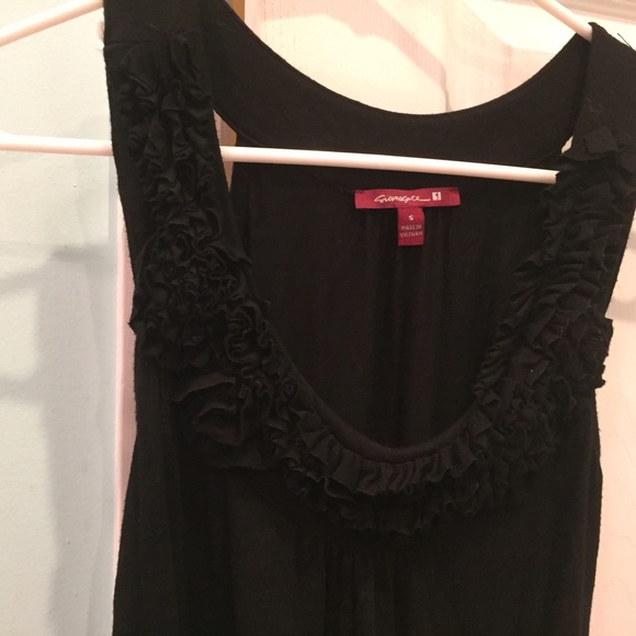 Cute black ruffle tank top - Picture 3 of 4