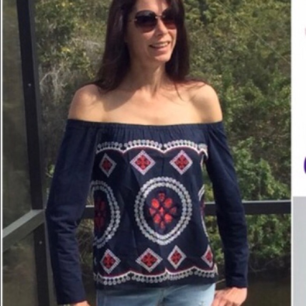 BNWT Off the shoulder embroidered top