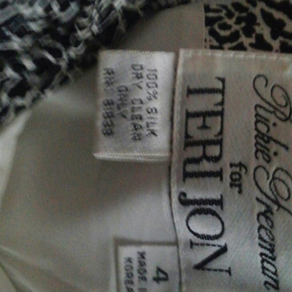 Dress - Picture 4 of 4