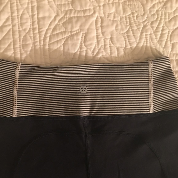 Lululemon crops - Picture 2 of 4