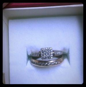 Wedding/engagement ring set
