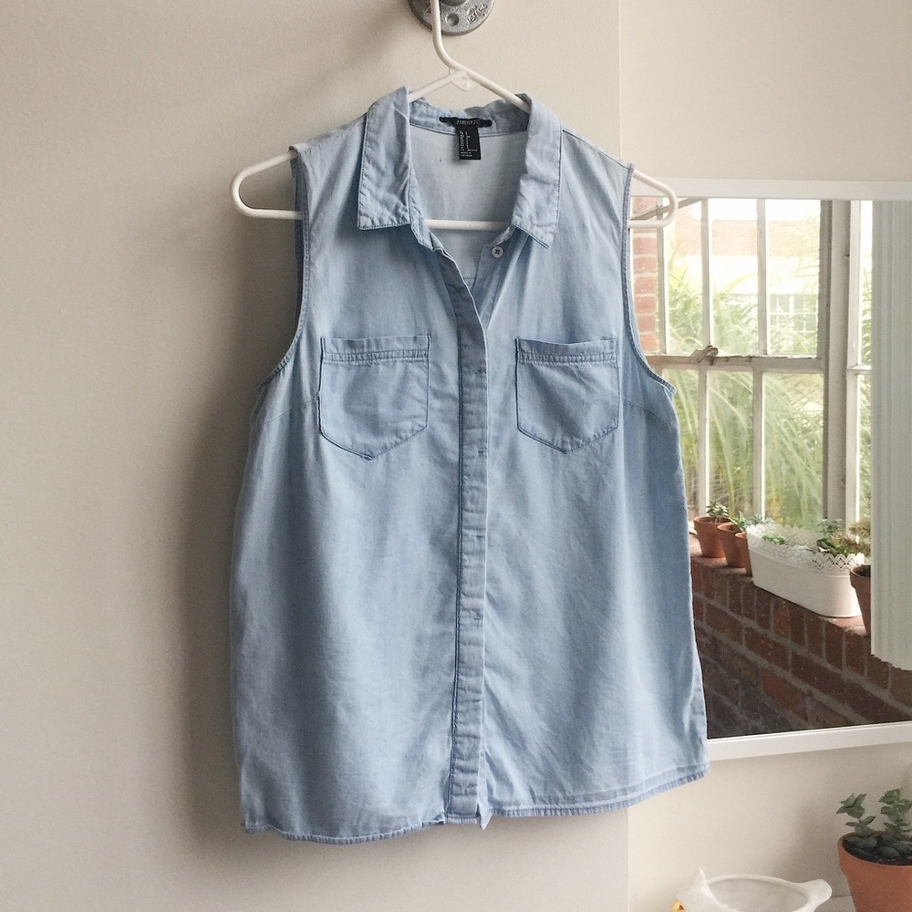 Sleeveless Chambray Light-Wash Button-Down