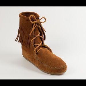 Minnetonka Tramper boots