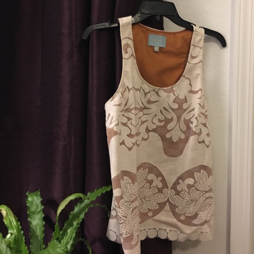 Lace tank with burnt orange underlay