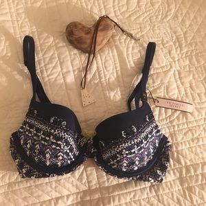 Victoria secret NWT 32C Demi